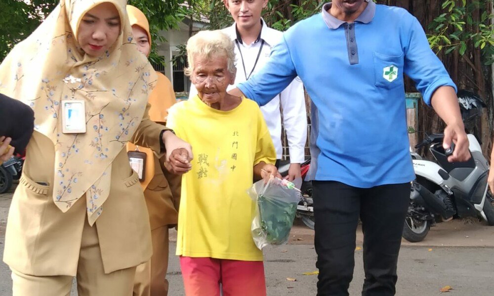 PSC 119 Sekayu Evakuasi Lansia Terlantar yang Idap Demensia