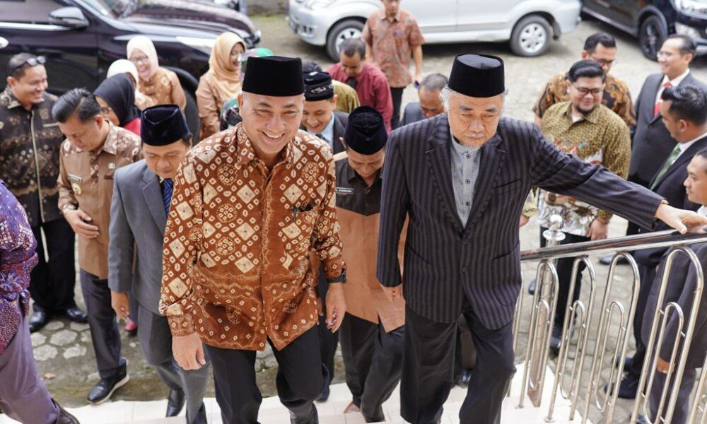 Pj.Bupati Muba Hadiri Pelantikan Rektor Institut Rahmaniyah Sekayu