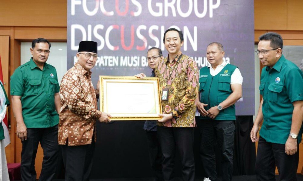BPJS Ketenagakerjaan dan Kesehatan Beri Pj Bupati Apriyadi Penghargaan