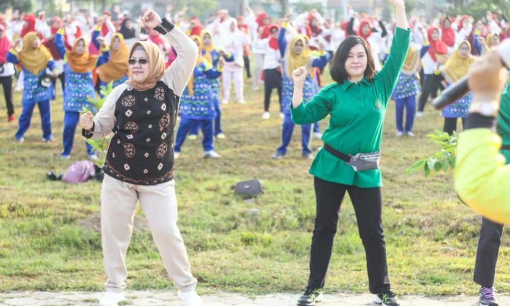 Bangkitkan Semangat Olahraga Hingga Bagi-Bagi Doorprize, Gabungan Organisasi Emak-emak lakukan senam sehat