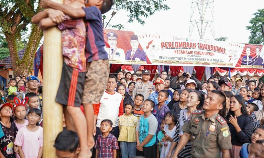 Rayakan HUT RI ke 78 di Kecamatan hingga  Bagikan Hadiah pemenang Lomba