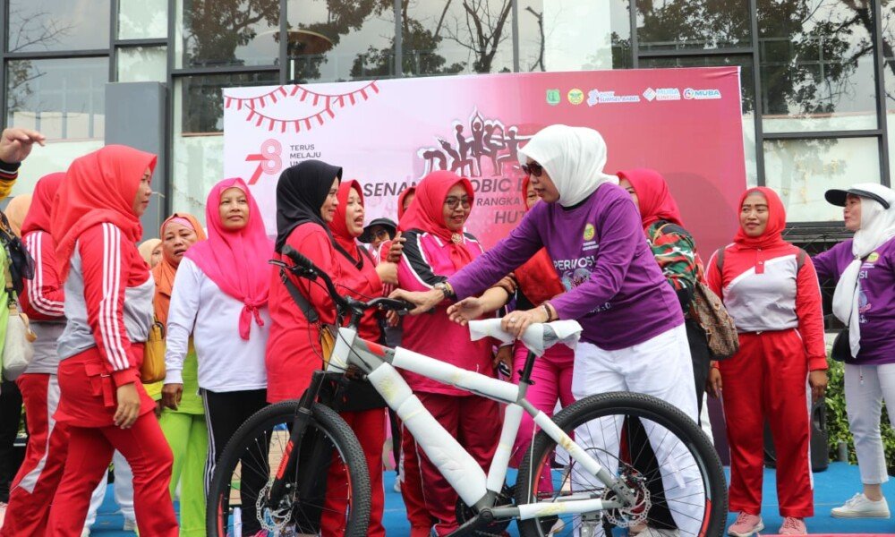 Peringati HUT RI ke-78, Senam Aerobik Bersama di Muba Bertabur Doorprize 