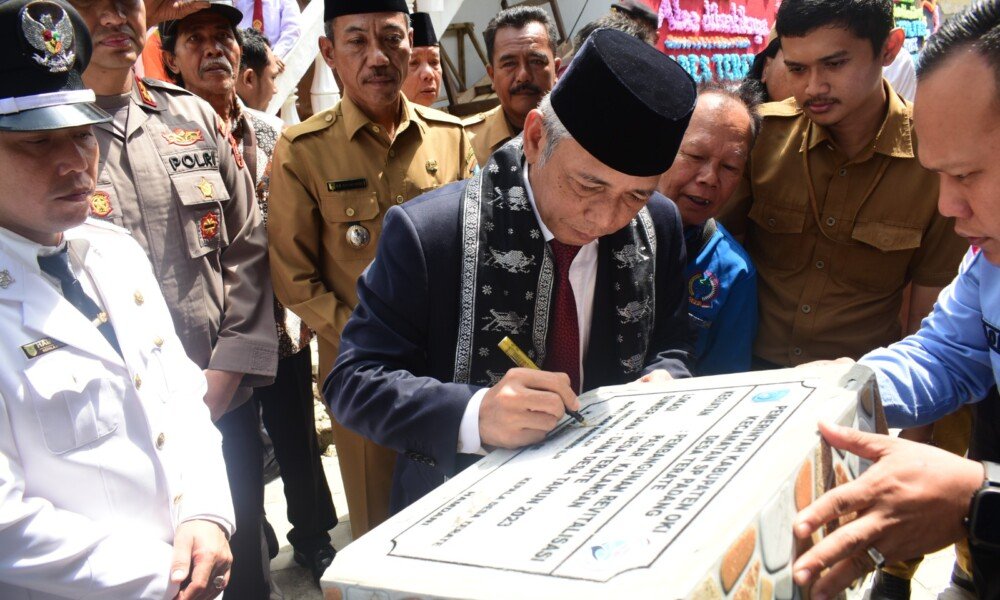 Lantik Kades Terpilih di Desa, Bupati OKI: Agar Sumpah Janji Disaksikan Warga yang Memilih