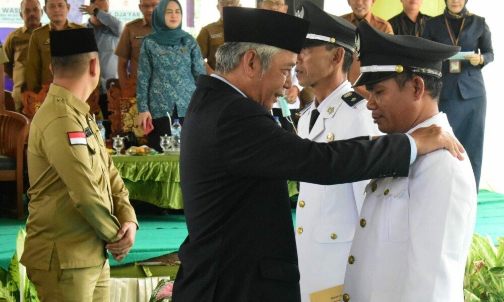 Saat Lantik Kades, Iskandar Pesan 3 Hal Ini