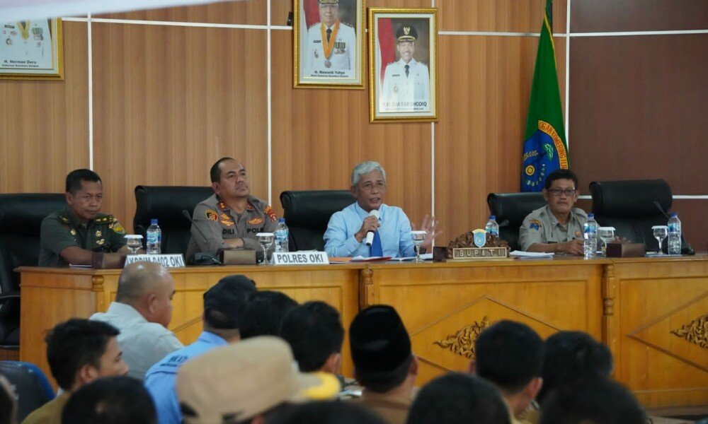 Urusan birokrasi hambat padamkan api disekitar Tol Kayuangung-Palembang