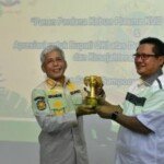 Bupati OKi Dinobatkan sebagai Bupati Peduli Petani Sawit