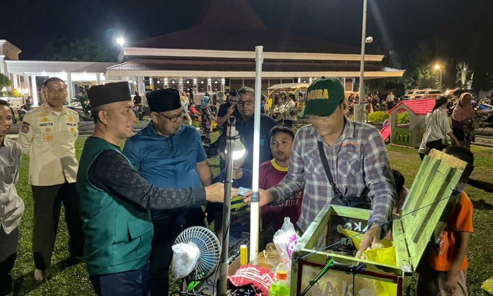 Warga Muba Nostalgia Digelaran Layar Tancap Malam Tahun Baru 2024 