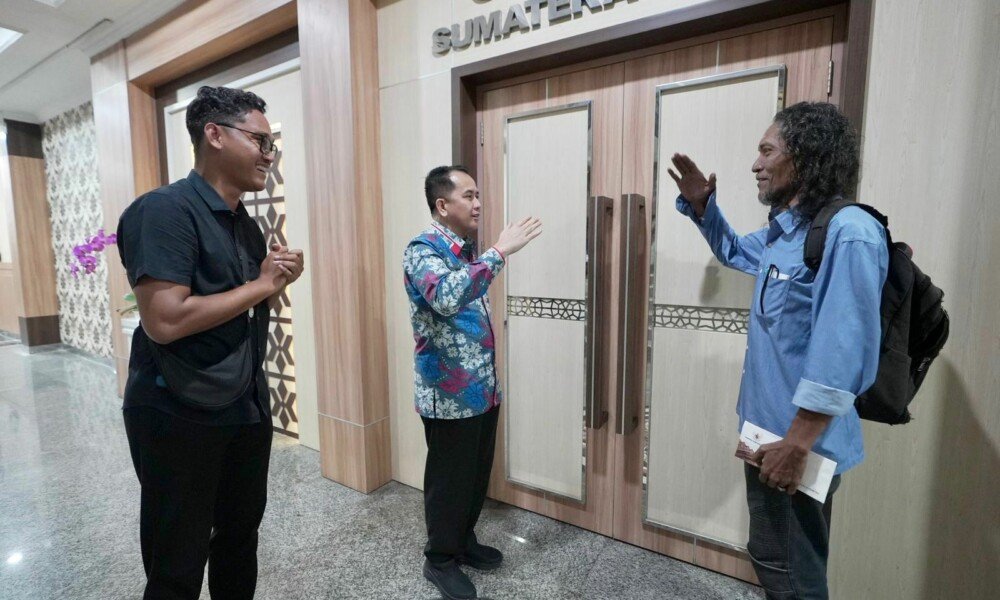 Tempuh Jarak 40 Km dengan Berjalan Kaki, Pelukis Tuna Rungu Ini Temui Gubernur Sumsel, Ini Berkahnya