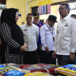 Pantau pasar, ada penurunan harga, Pesan Pj Bupati OKI masyarakat bijak dalam belanja