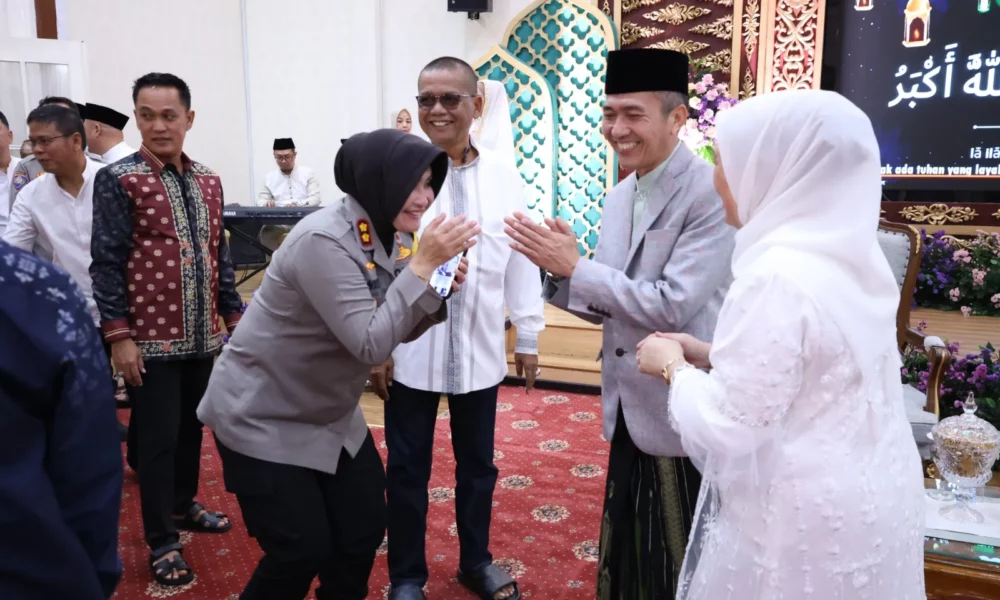 Momen Idul Fitri, usai shalat gelar silahturahmi dengan elemen masyarakat, Ratu Dewa sebut puasa madrasa rohanian, ini alasannya