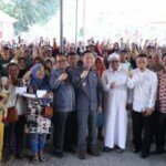 Di Halaman Masjid Cheng Ho Jakabaring, Ratu Dewa kumpul bersama warga, ada apa !