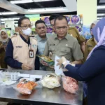 Bersama BBPOM,Pj Sekda Pemko Palembang datangi dua pasar moderen, ini hasilnya !