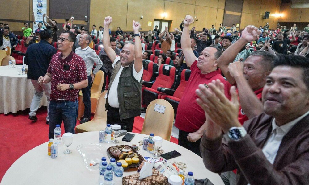 Nobar Timnas U-23 lawan Irak, Pj Bupati & Sekda Pemkab Muba manjakan penonton dengan hadiah menarik