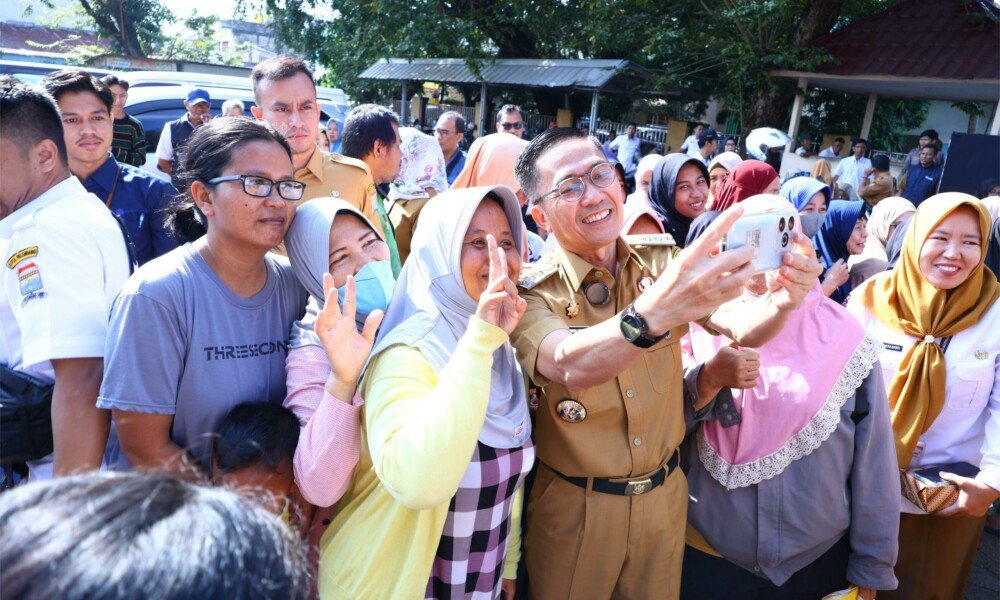 Senang lihat pasar murah di serbu warga Sako