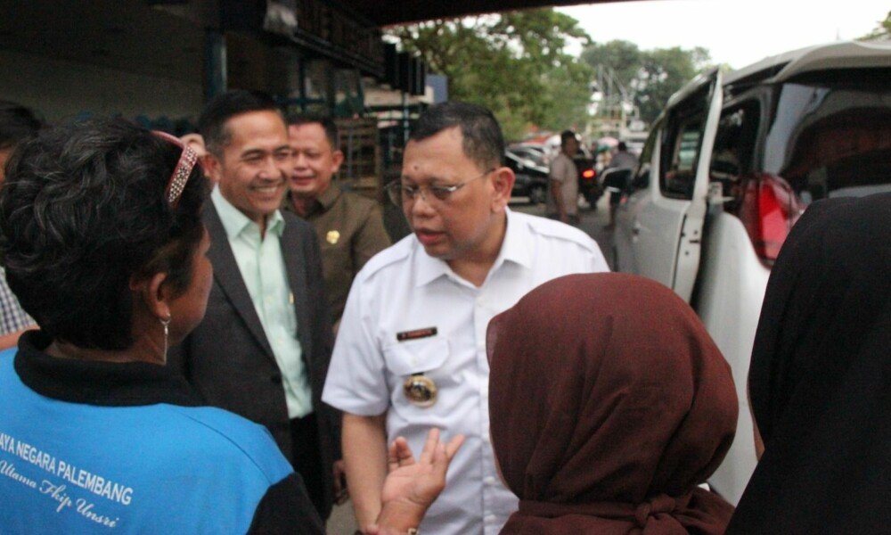 Baru dilantik jadi PJ gantikan Ratu Dewa, Ucok berkeliling Pasar 16 Ilir, apa katanya..!