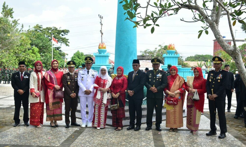 HUT RI- 79 : Tabur bunga di TMP Kesuma Negara Kayuagung