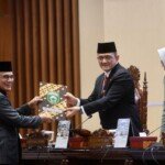 Sekda Edward Candra Dengarkan Pemandangan Umum Fraksi DPRD Sumsel Terhadap Raperda Perubahan APBD Tahun 2024
