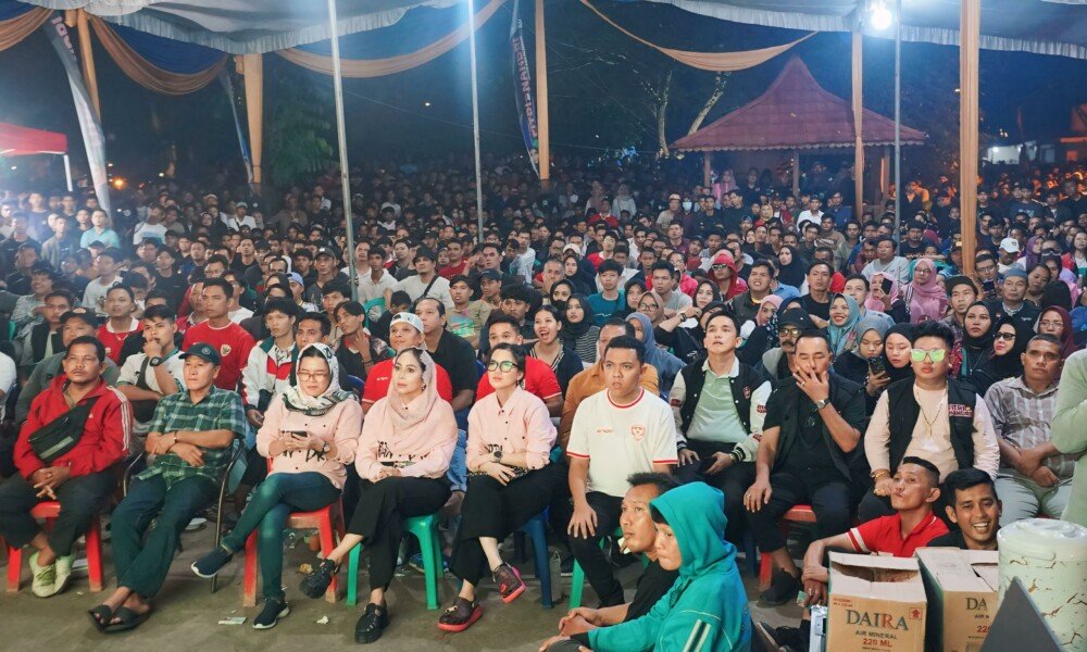 Intip Ribuan Suporter Nobar Timnas di Posko Pemenangan Fitrianti – Nandriani, Asyik Panitia Sediakan Ragam Cemilan, Selain Ada Apa Lagi!