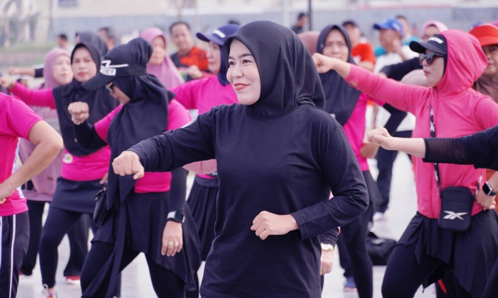 Ratusan Emak emak di Jakabaring Ikut Senam Bersama Cawako Palembang Fitrianti Agustinda, Ini Asanya.. 