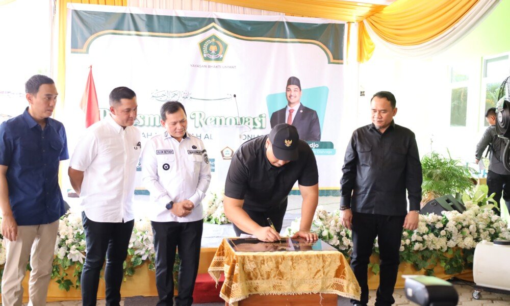 Resmikan renovasi Madrasah Ibtidaiyah Al Wathoniah, Menpora : bisa jadi inspirasi anak muda