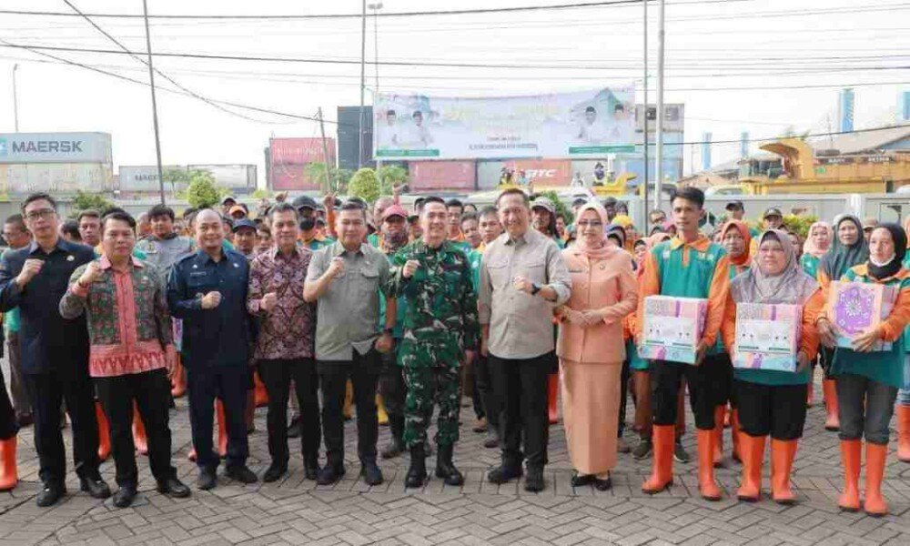 Lebaran Gak Pakai Galau, Wali Kota Bagi Sembako