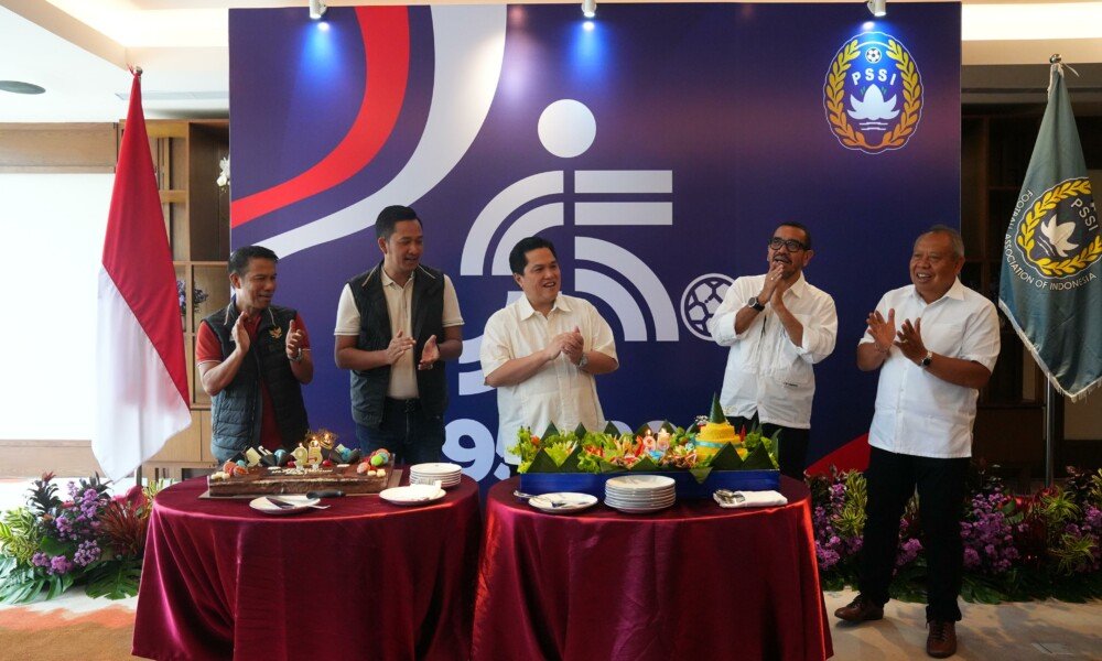 PSSI 95 Tahun, Bola Boleh Bulat, Tapi Asa Kita Nggak Boleh Kempes!