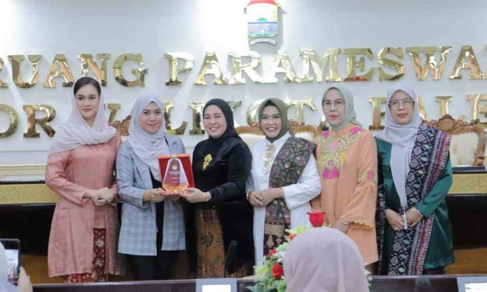 Cerita Kartini-Kartini Palembang, Dandan Saat Lomba Make Up & Best Costume