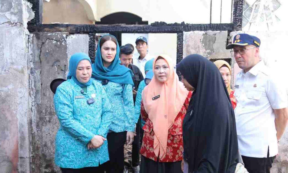 Menabur Semangat di Tengah Puing Kebakaran