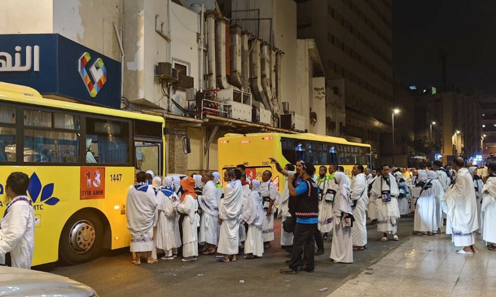 Bus Shalawat, Supirnya Amanah, Kursinya Ramah, Tipsnya Haramah!