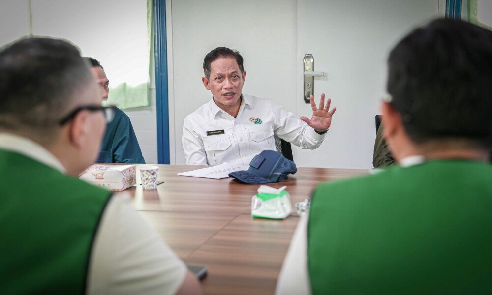 “Ketika Alam Disuruh Bangun Sendiri, Tapi Manusia Masih Ngorok”