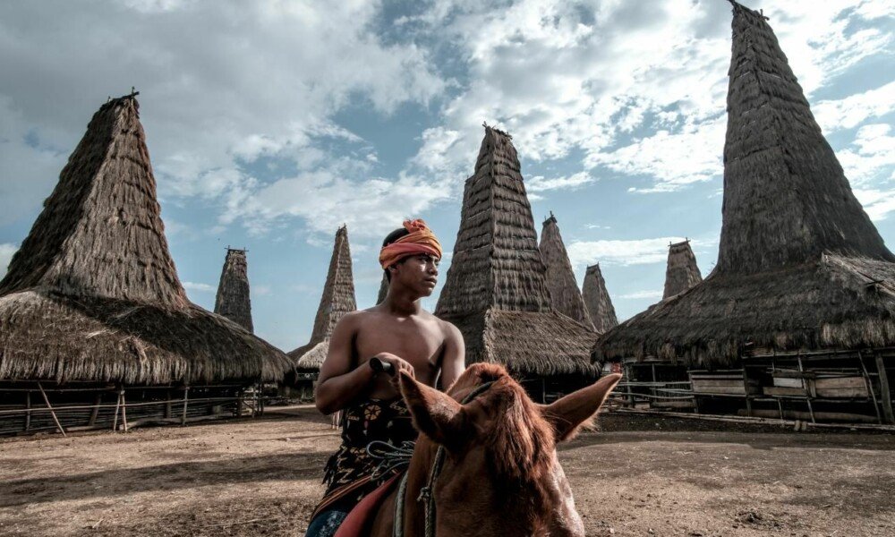 Pungli Lari, Wisata Berseri [Ratenggaro Menuju Pariwisata yang Tak Bikin Ngeri]