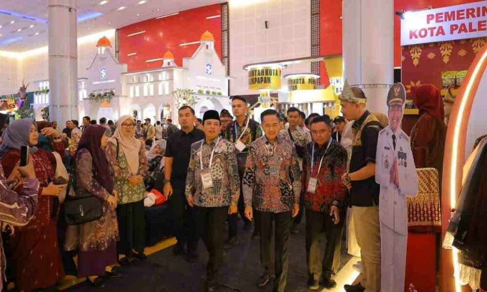 Pempek, Songket & Obrolan Santai dengan Kepala Daerah di Stand Palembang ICE