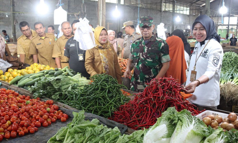Harga Naik, Pasar Ramai, Dompet Menangis