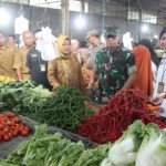 Harga Naik, Pasar Ramai, Dompet Menangis