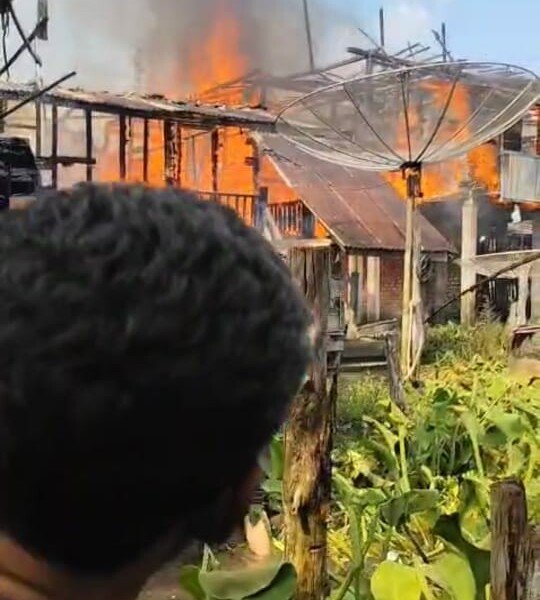 Si Jago Merah Ngebet Ngontrak, Warga Kompak Usir Bareng-bareng!