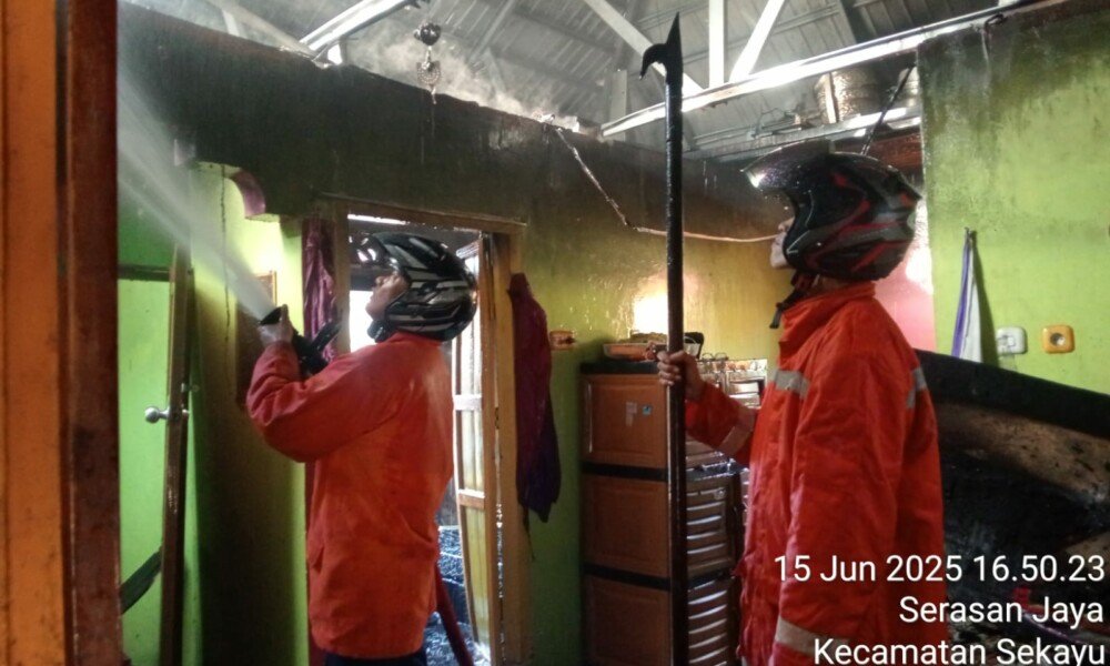 Rumah Terbakar, Warga Berteriak, Damkar Muba Langsung Beranjak!