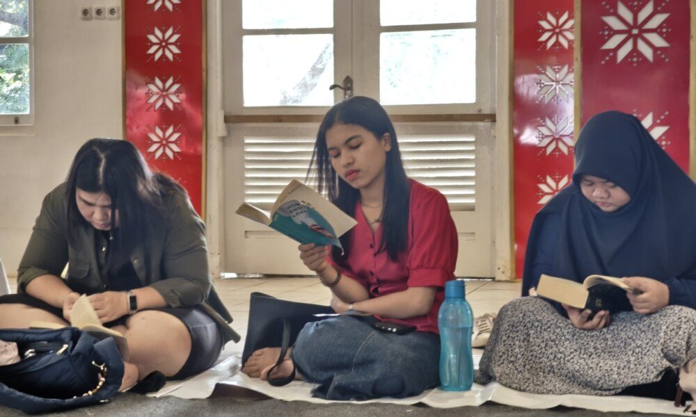 Palembang Book Party#31,[Ketika Warga Palembang Membaca, Menatap, Lalu Terkena Serangan Sastra Mendadak]