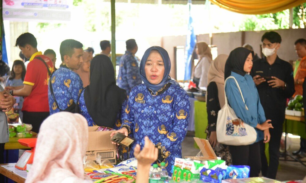 “Murah-Murah di Makrayu, Saat Dompet Tipis, Pemerintah Datang Kayak Pahlawan Bertopi Diskon!”