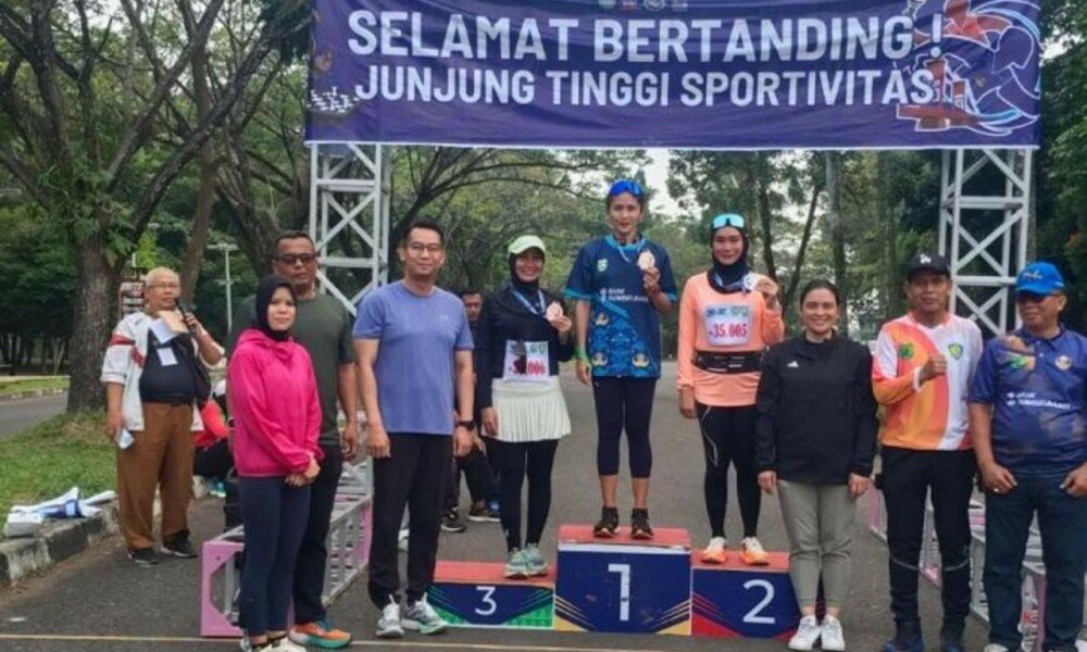 Sepatu Dinas Diganti Sepatu Lari, Muba Dapat Medali