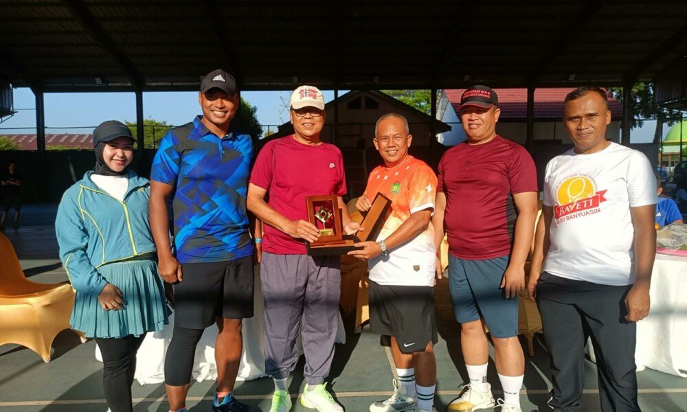 Bola Tenis, Tali Silaturahmi & Strategi Mengaduk Adonan Persahabatan