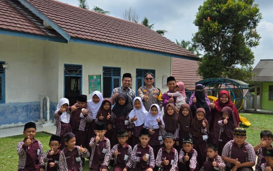 PENDIDIKAN : Sekolah di Tengah Sawit, Hafalan di Tengah Hati, Antara Tebu, Tafsir & Cita-cita Anak Desa