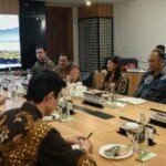 “Ketika AI Turun ke Sawah & Kuliah di Tiongkok: Cerita dari Masa Depan yang Sudah Kepeleset ke Masa Kini”
