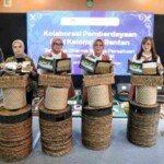 Nganyam Masa Depan, Emak-Emak Lawan Ketergantungan
