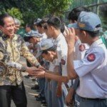 “Makan Gratis, Sampah Berkurang, Dunia pun Tenang, Cerita Kocak Menteri Gizi & Sampah Bikin Kenyang & Nyadar”