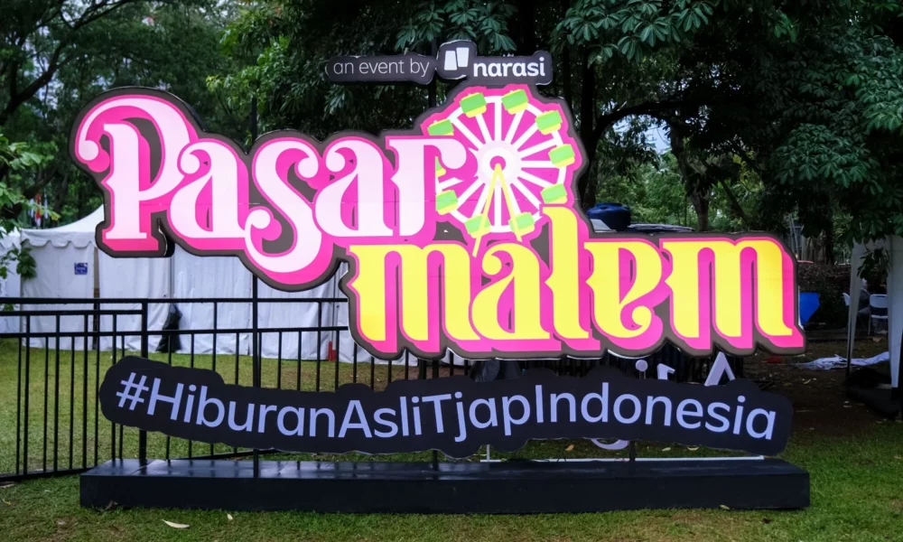 “Pasar Malem Narasi dan Rindu yang Dijual di Bawah Lampu Merah Jambu”
