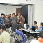 “Anak Muda, Laptop & Negara yang Akhirnya Ikut Nimbrung”