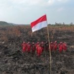 Usai Kibarkan Merah Putih, Manggala Agni Kembali Buru Api Karhutla di OKI