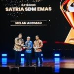 Mbah Guru Melan Achmad Raih Satria SDM Emas di Usia 79 Tahun