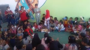 Anak Pengungsi Gempa NTT Tetap Belajar di Tengah Pengungsian, Ada Perpustakaan Keliling
