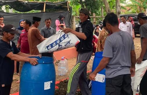 Dulu Dibiarkan, Daun Gamal Kini Jadi ‘Emas Hijau’ Peternak Probolinggo!